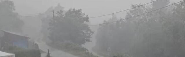 Munje parale nebo, odjekivali snažni gromovi: Pogledajte snimak jakog nevremena u Prijepolju (VIDEO)