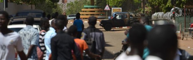 Sukobi u Burkini Faso bukte: U zasedi ubijeno 11 policajaca, u napadu na selo stradala 132 civila
