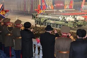 Ноћна војна парада у Пјонгјангу – приказана нова интерконтинентална балистичка ракета
