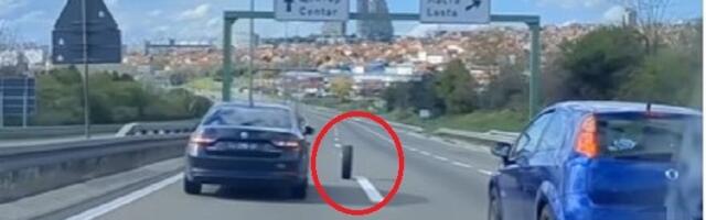 OTPAO TOČAK tokom vožnje na auto-putu (VIDEO)