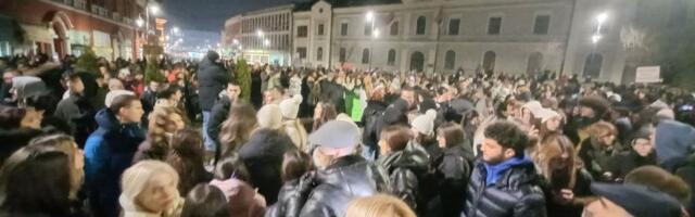 Održan skup i protestna šetnja u znak podrške veroučitelju i sindikalcu Đorđu Matijeviću