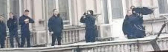 Na terasi Predsedništva ipak antidron puška! (FOTO)