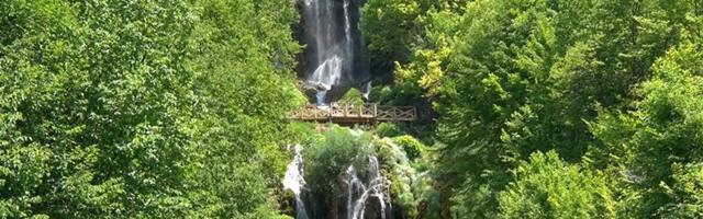 Slapovi Sopotnice: Obnovljen „Most ljubavi“ u oazi mira, zelenila i čistog vazduha (VIDEO)