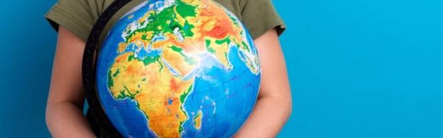 Skandal usred Beograda - Prodavali globus sa lažnom državom Kosovo