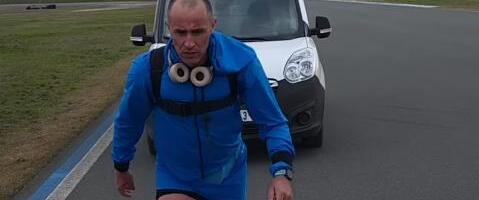 Humanitarac Marko vuče auto 60 km 24 sata da bi pomogao malom Vuku! Jedva preživeo Antarktik, pa krenuo u novi podvig