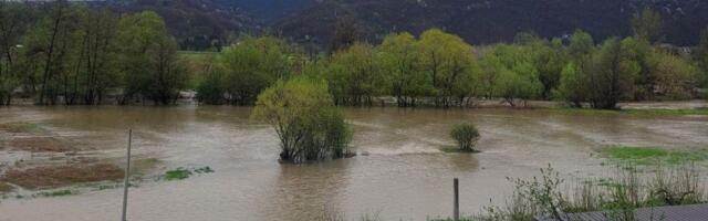 Apokaliptične slike kod Požege! Izlila se Zapadna Morava, putevi i njive preplavljeni, meštani u strahu