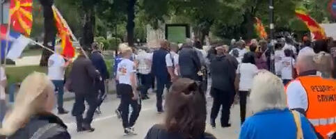 Skup podrške Vučiću u Kumanovu: Okopilo se 2.000 ljudi, vijore se zastave Srbije i Severne Makedonije