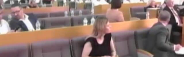 Одборник Народног покрета Србија Мирослава Алексић Бојан Петровић физички насрнуо на начелницу Општинске управе