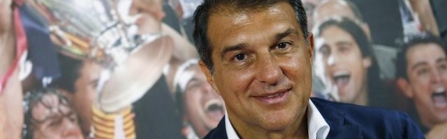 MINUS U KASI PREKO MILIJARDU, ALI ŽELI DA RASPOREĐUJE ZARADU "MALIM" KLUBOVIMA! Barsa i Laporta misle samo o PARAMA!