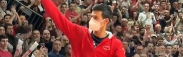 "Pionir" je eksplodirao kada se on pojavio: Novak ponovo došao DA PODRŽI ZVEZDU! /VIDEO/