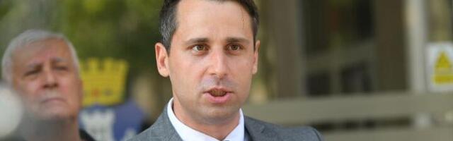 Mitrović (SSP): Škola pripada đacima, a ne glavnom odboru SNS