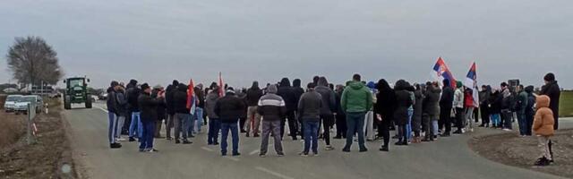 FOTO: Meštani Tomaševca, Botoša i Orlovata održali skup pod nazivom „Militari drže čas“