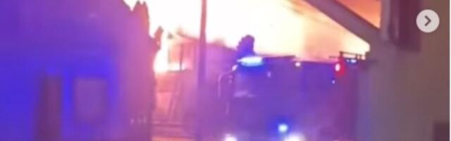 Udar groma izazvao stravičan požar na Tošinom Bunaru (VIDEO)