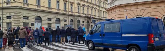 VIDEO: Obeležena godišnjica brutalnog napada na studente Fakulteta dramskih umetnosti