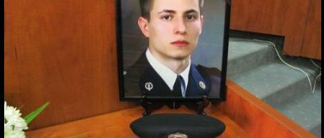 SAM JE KRENUO NA NJIH TROJICU, UBILI GA JEDNIM PUCNJEM: Na današnji dan mladi policajac Miroslav (27) poginuo je na dužnosti, dao svoj život za druge  (FOTO)