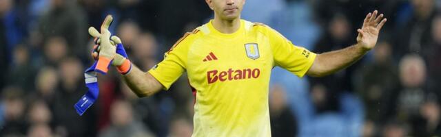 "Sada ne plešeš?" Kontroverzni golman u sukobu sa navijačima, udario i na sudije i izazvao reakciju iz Arsenala /VIDEO/