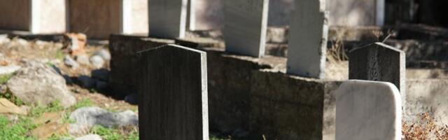 PEVAČICA SAHRANJENA NA NOVOM GROBLJU! Uzrok smrti još uvek misterija! Njene kolege ne pevaju njene pesme od tad!