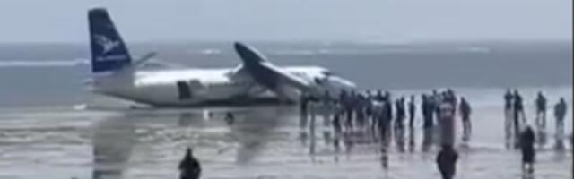 DRAMA Putnički avion sleteo na plažu (FOTO/VIDEO)