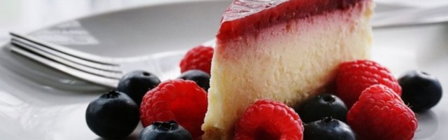 ČIZKEJK SA MALINAMA! Kremasti desert koji ćete obožavati!