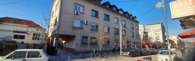 STRAŠNO: BEBA PALA KROZ PROZOR