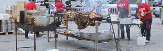 U toku slavlje na Trgu u čast EVROPSKOG RADNIČKOG, čeka se dolazak igrača i stručnog štaba (FOTO)