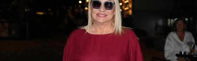 EVO KO POSEĆUJE VESNU ZMIJANAC U BOLNICI! Lekari je spasili od infarkta, a ona joj ne izbija iz sobe