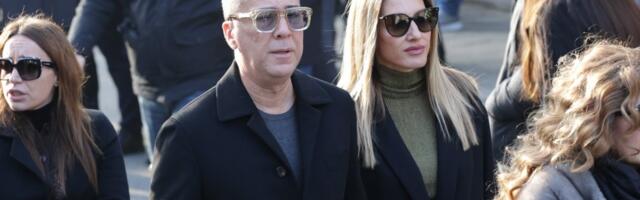 Željko i Jovana Joksimović ispratli oca Zvezdana Terzića: Poznati par stigao na sahranu