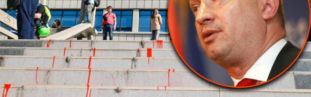 "POLIVANJE CRVENOM BOJOM JE FAŠISTIČKI METOD" Bojan Pajtić žestoko o blokaderima: Fašisti su imali aktiviste koji su fekalijama polivali političke protivnike!