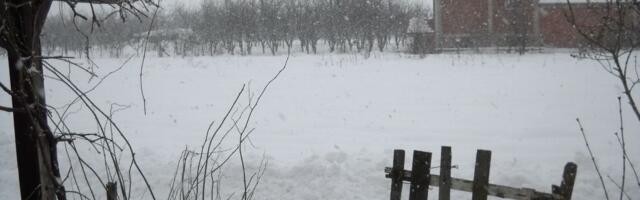 Zabelelo se i u ovom delu Srbije, snimak snega u aprilu šokirao sve: Pazite se, ovde se sutra očekuje MRAZ