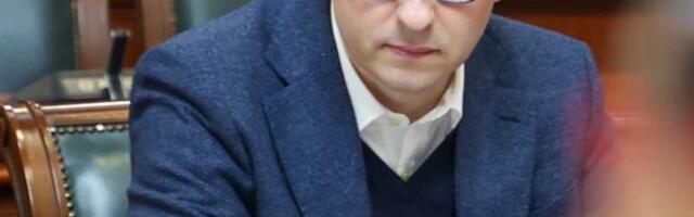 ŽELIM VAM JOŠ MNOGO DECENIJA USPEŠNOG RADA I REZULTATA! Kancelarija za KiM čestitala rođendan Kuriru: Petković: Pokazali ste važan osećaj za život naroda na KiM