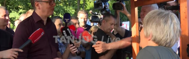 Vučić u selu Drežnik kod Užica, dočekao ga veliki broj građana