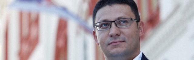 Reagovanje na tekst "Ko je Aleksandar Đurđev, pokretač peticije podrške Vučiću?"