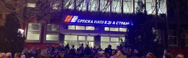 NAPREDNJACI SE OKUPLJAJU ŠIROM SRBIJE: Građani došli da daju podršku predsedniku Vučiću uz poruku ZAJEDNO MOŽEMO SVE (FOTO)