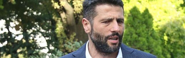 Šapić kritikovao Vesića zbog podele tableta đacima