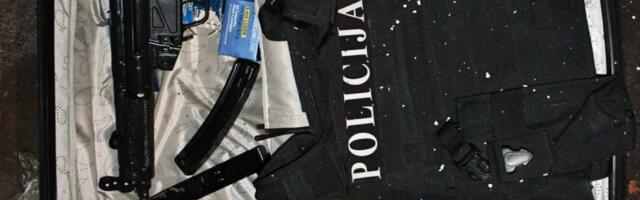 Saslušan vlasnik štek garaže: Krio hekler, škorpion, lažne policijske uniforme... - Ovo je ceo spisak oružja (FOTO)