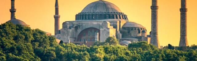 Posle tajne liturgije u Aja Sofiji izbio je skandal: Predvodio ju je sveštenik sa Svete Gore, svi Turci su šokirano posmatrali