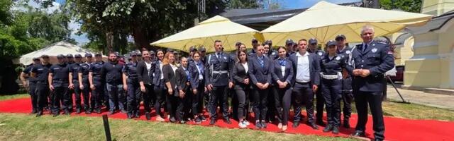 Obeležen DAN POLICIJE u Kragujevcu: Zakletvu položilo 48 novih policajaca i vatrogasaca (FOTO)