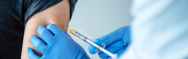 Velika Britanija odobrila Fajzerovu vakcinu, naručeno 40 miliona doza