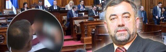 STEVIĆ PODNEO OSTAVKU! Poslanik SPS, koji je za vreme sednice o KiM, gledao filmove za odrasle, napustio Skupštinu Srbije!