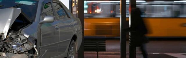 DRAMA NA ULICI: Službeni automobil premijera zemlje udario u policijsko vozilo!