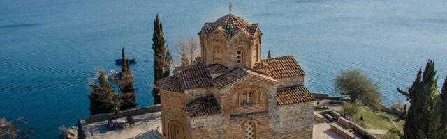 U Ohridskom jezeru postavljena novogodišnja jelka pod vodom