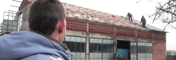 MISLIO DA JE OSTAO BEZ SVEGA I IKOG SVOG: Sretenu se u najvećoj muci našli drugovi iz klupe! Izgorelo mu sve za šta je radio, a onda je razredni pokrenuo sve!