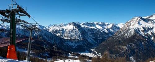 OVAKO SU SKIJAŠI U KRAN MONTANI ODALI POČAST NASTRADALIMA U POŽARU: Dirljiv prizor, snimak obišao svet: Da se naježiš! (VIDEO)