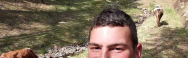 "Kravu i devojku uzimaj iz svog sela" Luka podelio sliku iz štale i uputio mudre reči, svi pohrlili da komentarišu