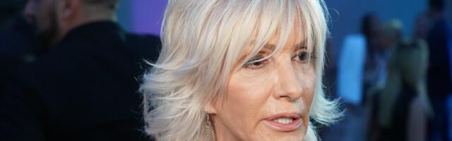 PEVAČICA (68) PROGOVORILA O SAJTU ZA ODRASLE: Ranije čistila toalete, danas nosi patike od 1.100 dolara, a evo na čemu misli da bi najbolje zaradila