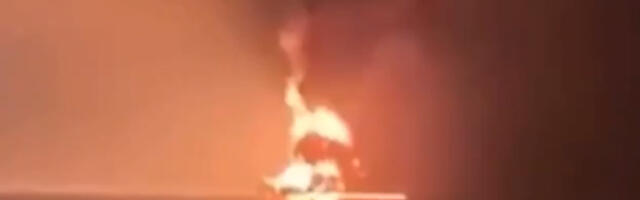 Brodovi u plamenu: Huti gađali dva saudijska tankera u Crvenom moru (VIDEO)