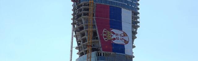 Turci pretili skokom s Kule Beograd (VIDEO)