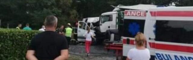 TEŠKA SAOBRAĆAJNA NESREĆA! Dvoje poginulo, a troje povređeno na putu između Požege i Užica (FOTO)