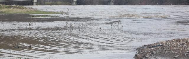 RHMZ upozorava na obilne padavine i olujni vetar, crveni meteo-alarm