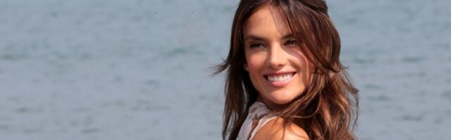 Toples fotka srušila inetrnet: Pamet da ti STANE - Alesandra Ambrosio podigla temperaturu (FOTO)